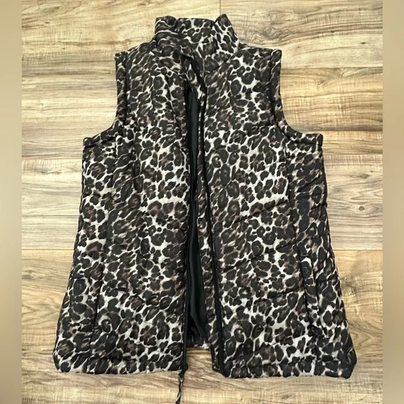 NWOT! Animal Print Puffer Vest Jacket (Small) - Picture 3 of 6